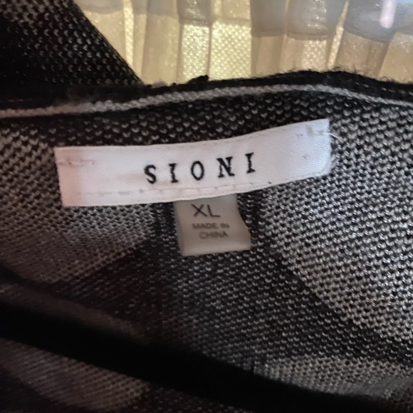 Beautiful Sioni Black and Grey Polka Dot Wrap Sweater with Tie. Size XL - Picture 4 of 6